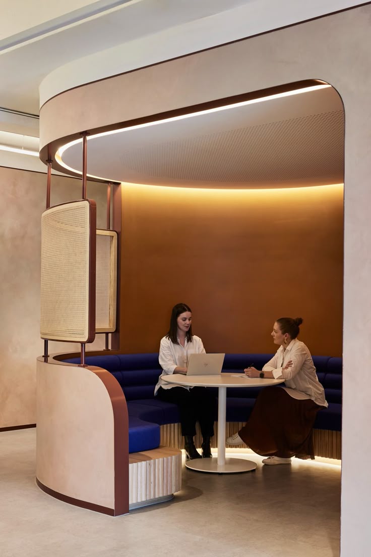 Detailaufnahme eines perfekt geschriebenen Wortes in einem Notizbuch